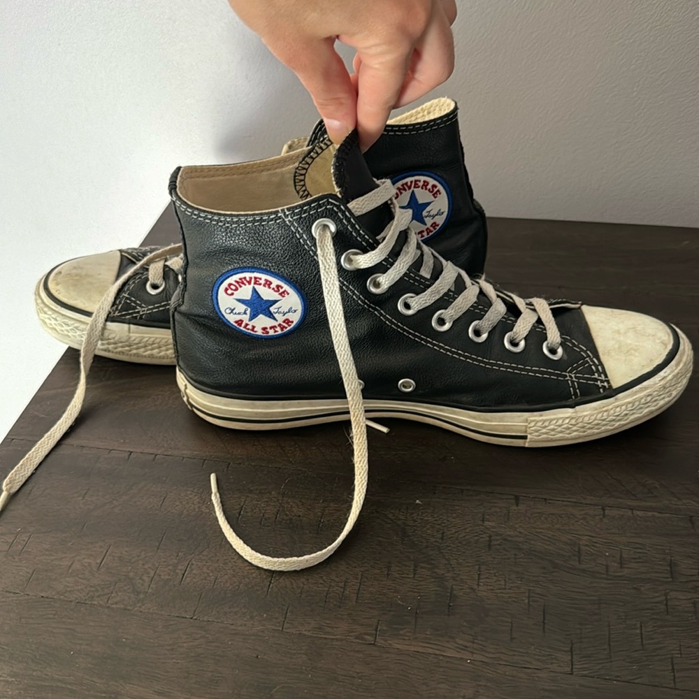 Converse Leather Sneaker Women’s size 9 men’s size 7